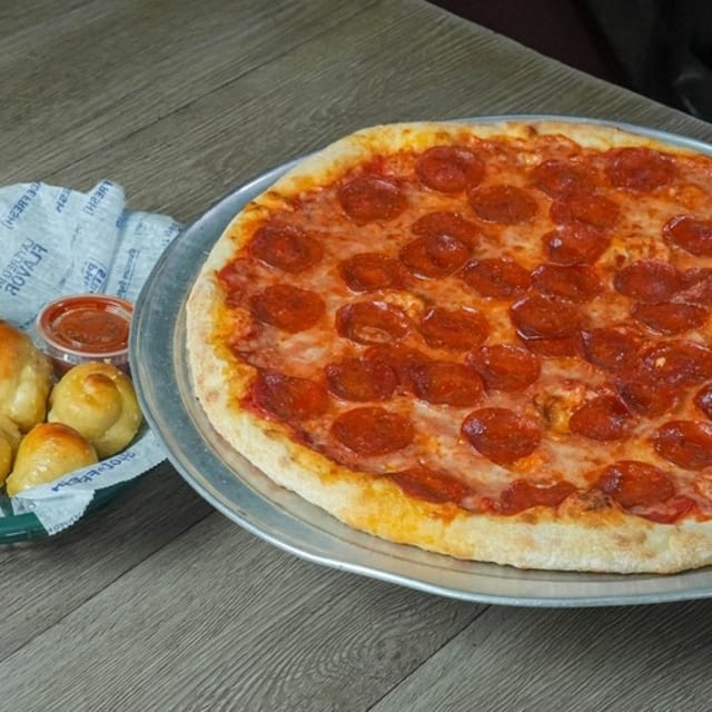 Pizza & Knots Special ($21.99).